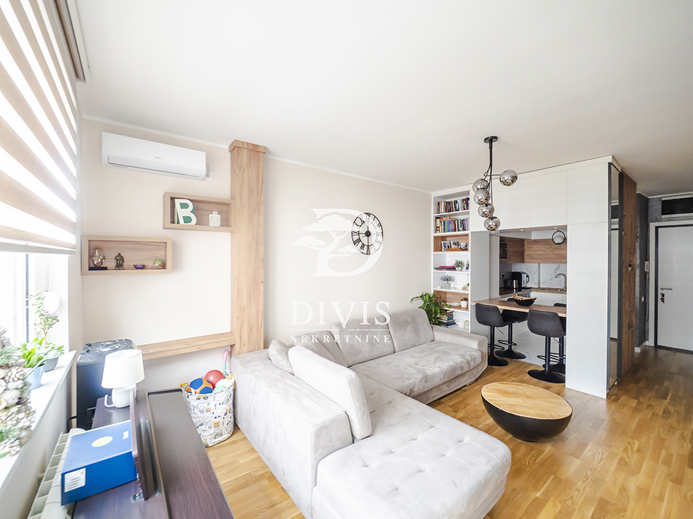 Prodajemo dvosoban stan  49m2  2 0  East side  nov  namešten 3