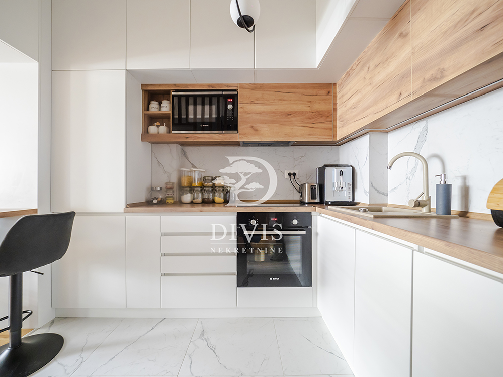 Prodajemo dvosoban stan  49m2  2 0  East side  nov  namešten 5