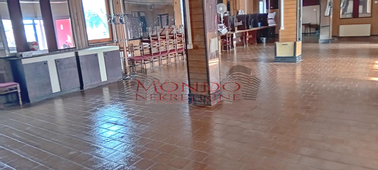 Izdaje se hotel na Camurlijskom putu. 5