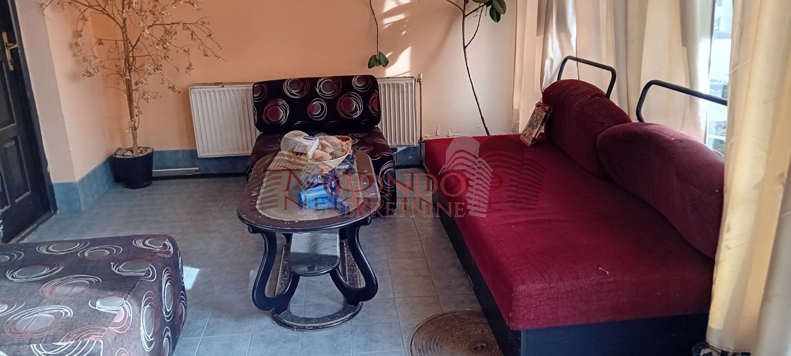 Izdaje se hotel na Camurlijskom putu. 6