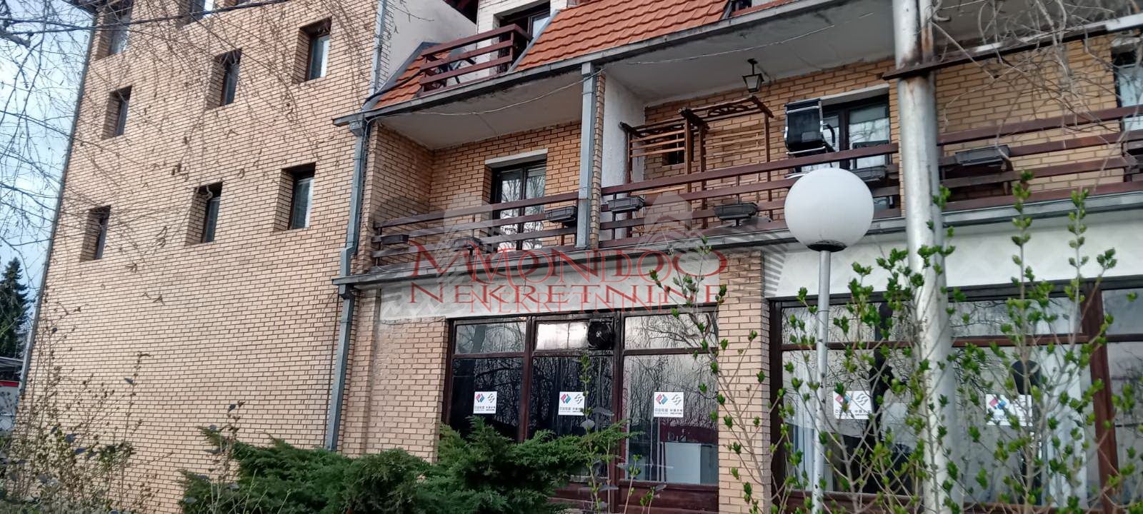 Izdaje se hotel na Camurlijskom putu. 2