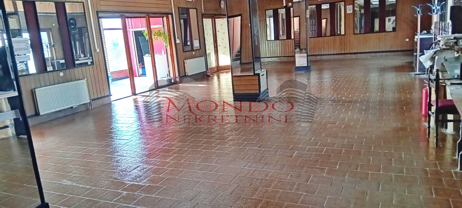 Izdaje se hotel na Camurlijskom putu. 4