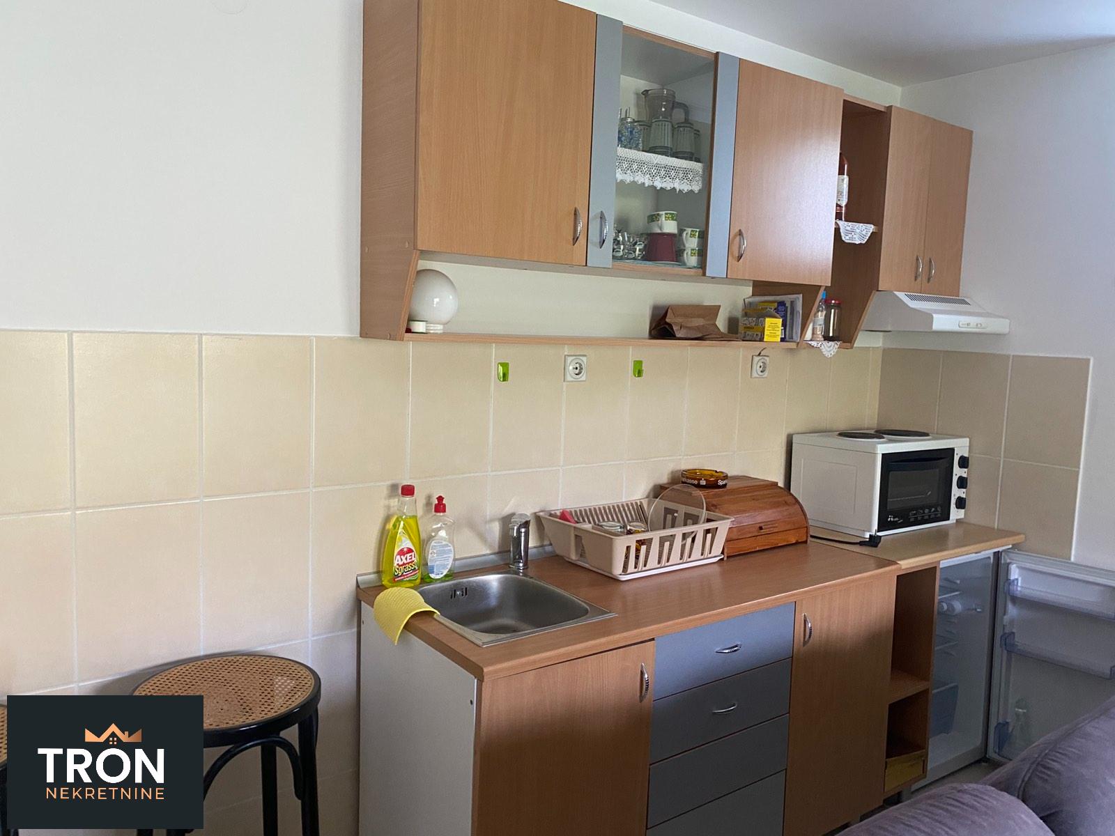 Garsonjera sa dvoristem 26m2 2