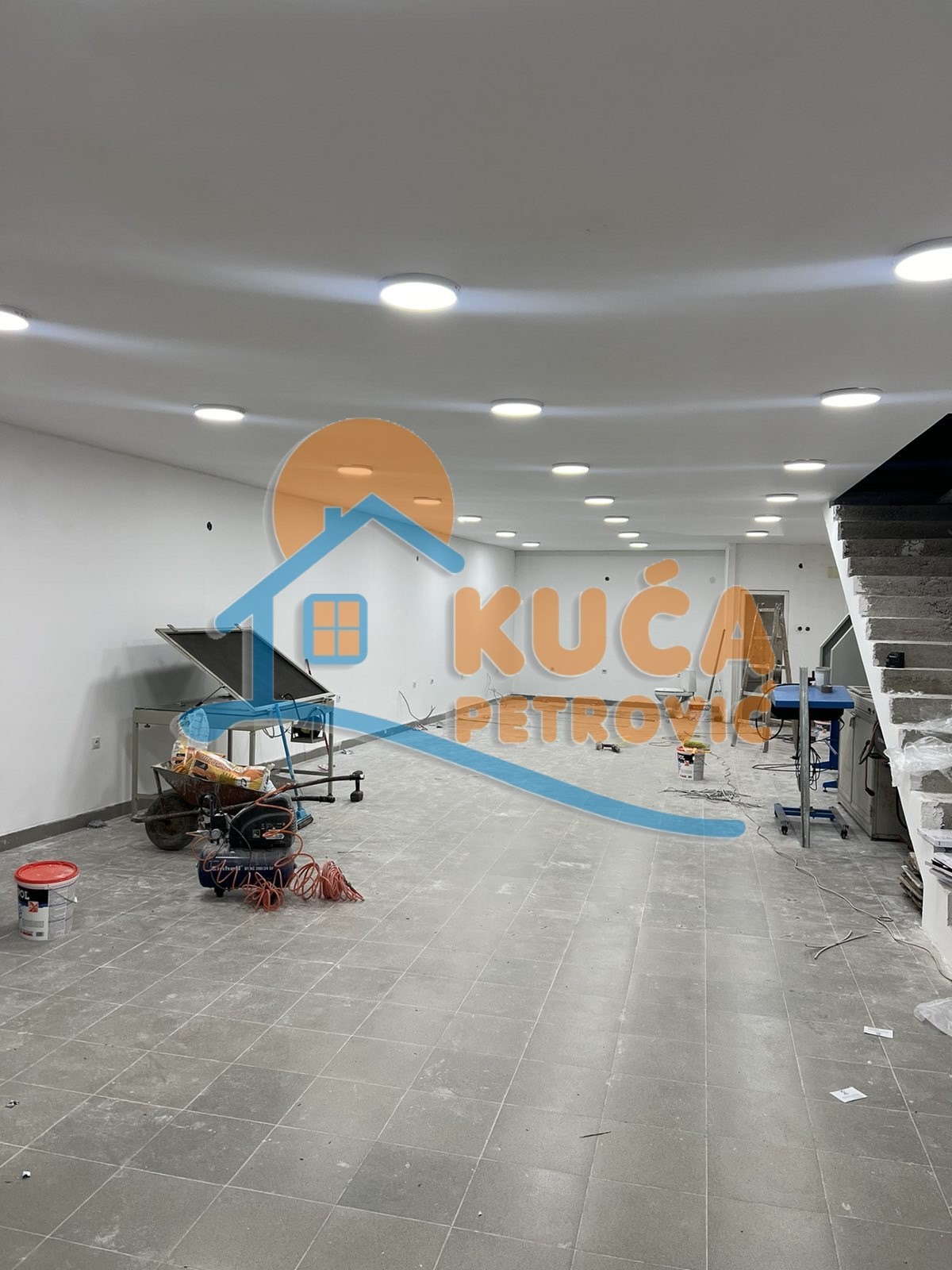 Lokal, 240 m2, Crveni krst, Bulevar Nikole Tesle ID: i-013916 1