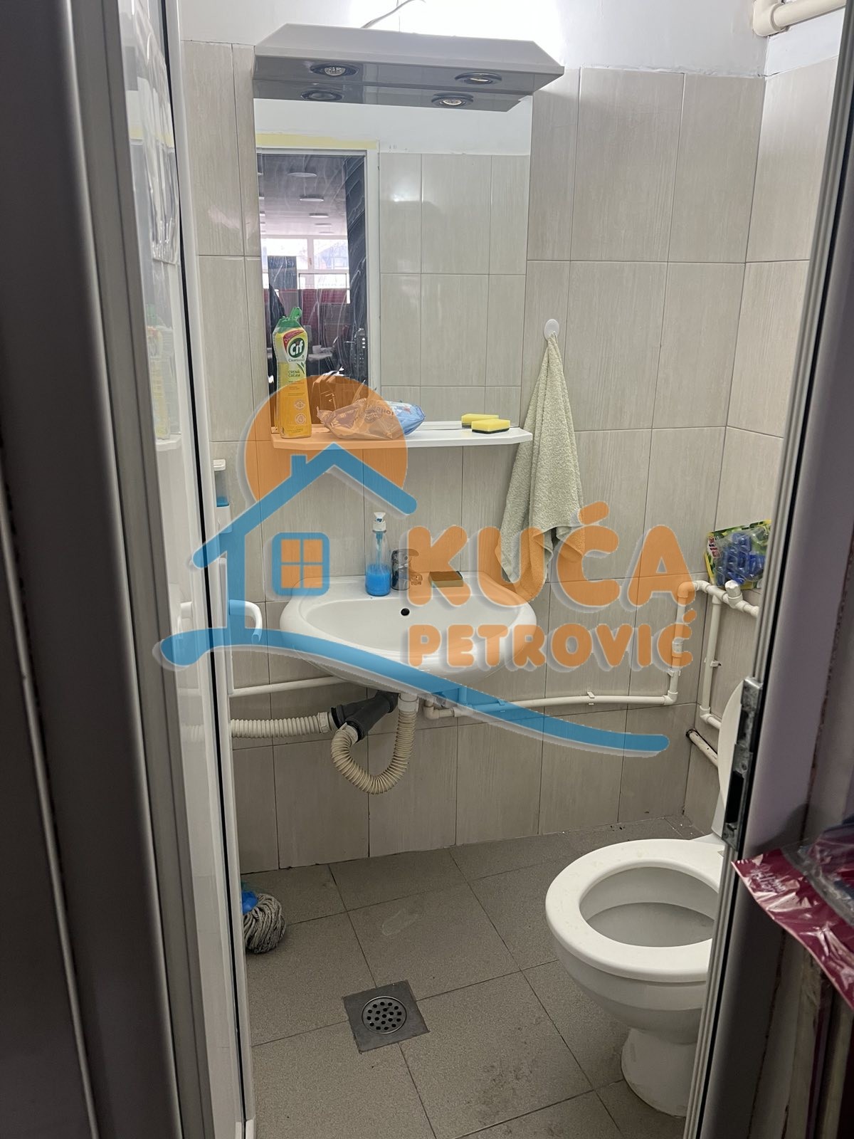 Lokal, 240 m2, Crveni krst, Bulevar Nikole Tesle ID: i-013916 12