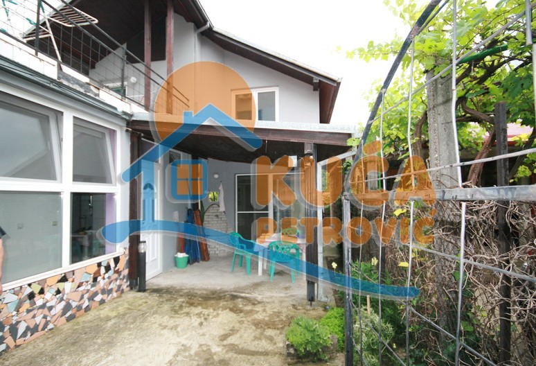 četvorosobna kuća, 203 m2, Pantelej, Somborska ID: p-0665 24