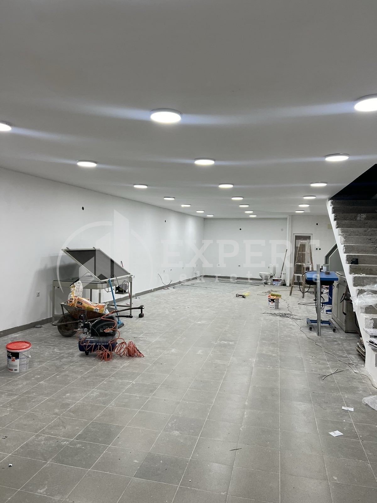 Lokal, 240 m2, Crveni krst, Bulevar Nikole Tesle ID: i-013916 1