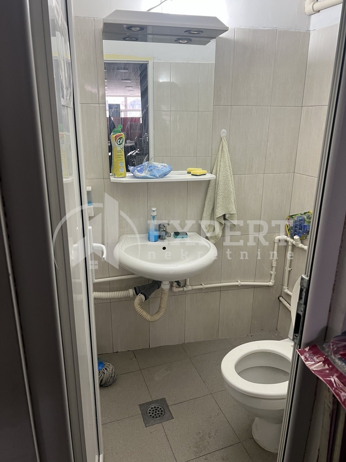 Lokal, 240 m2, Crveni krst, Bulevar Nikole Tesle ID: i-013916 12