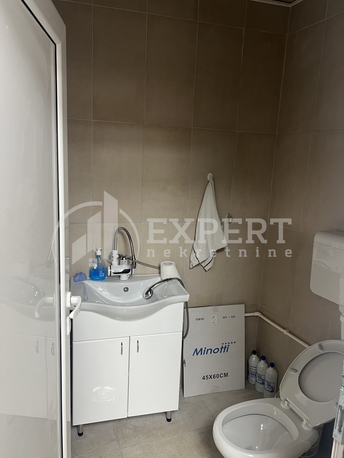 Lokal, 240 m2, Crveni krst, Bulevar Nikole Tesle ID: i-013916 11