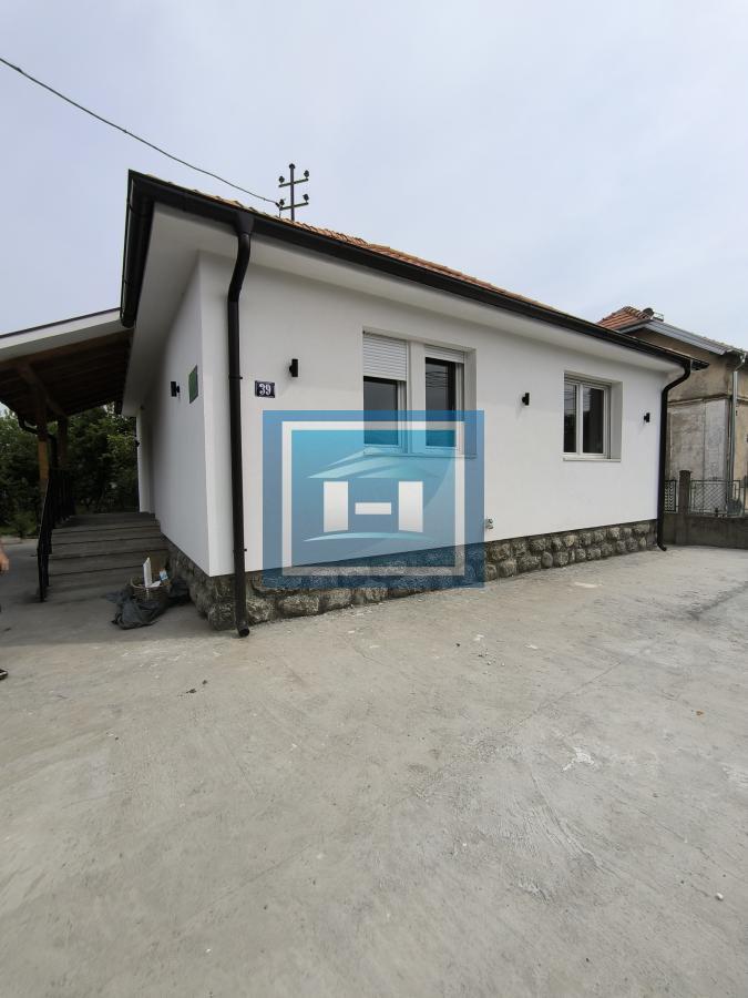 Na prodaju potpuno renovirana kuća od 153m² sa placem od 3,375 ari 3