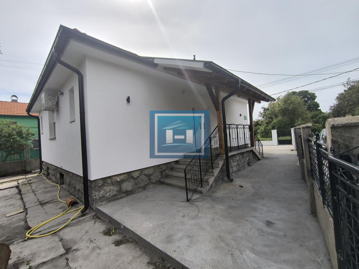 Na prodaju potpuno renovirana kuća od 153m² sa placem od 3,375 ari 4