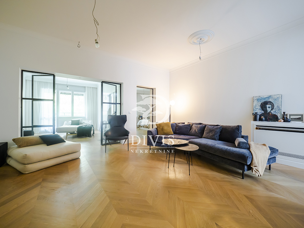 Prodajemo luksuzan cetvorosoban salonski stan na prodaju  119m2  I sprat 1