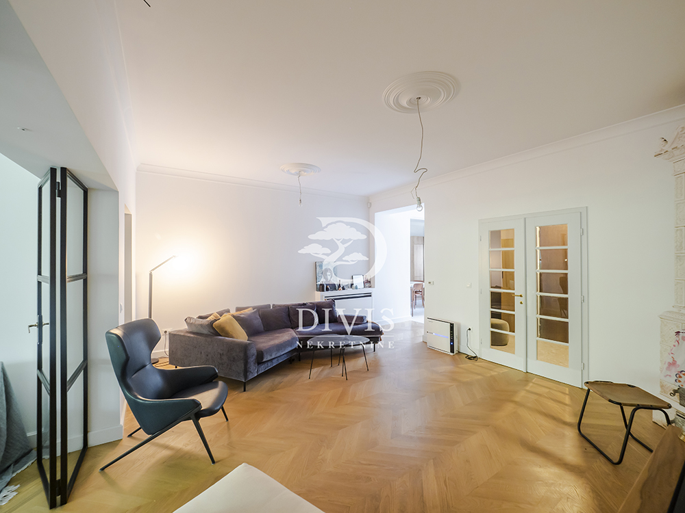 Prodajemo luksuzan cetvorosoban salonski stan na prodaju  119m2  I sprat 2