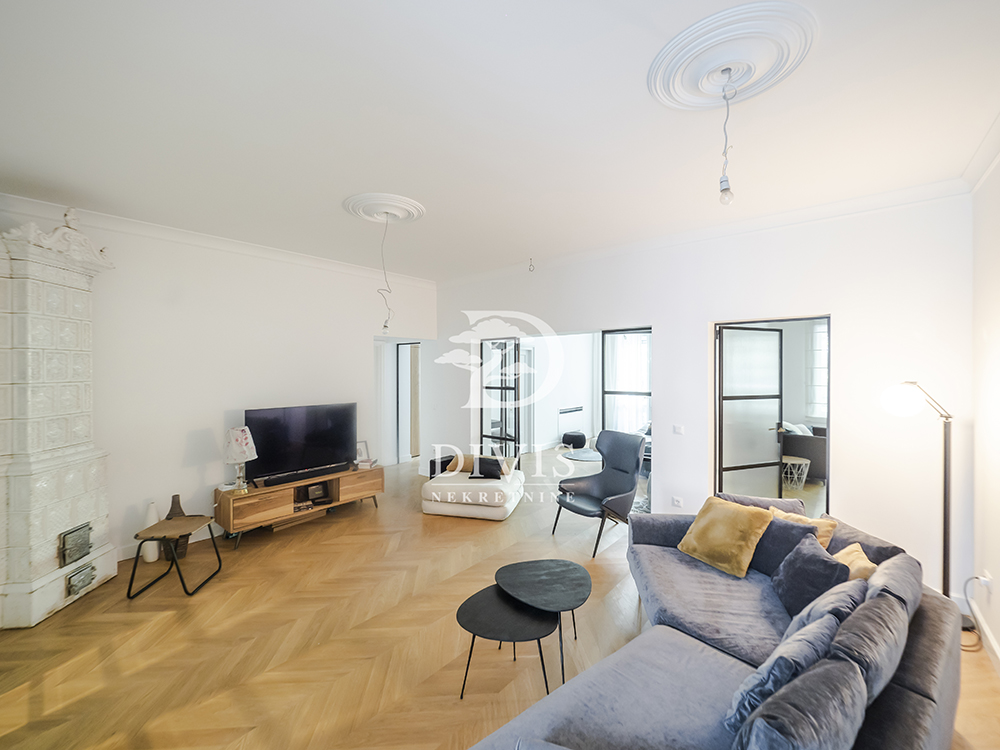 Prodajemo luksuzan cetvorosoban salonski stan na prodaju  119m2  I sprat 3