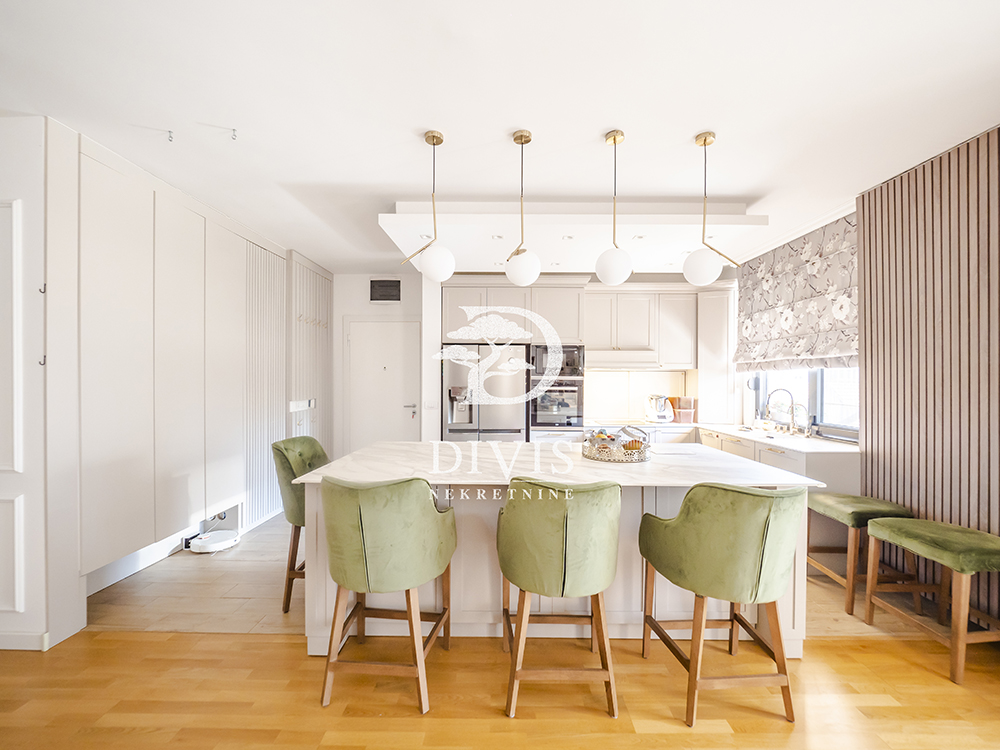 Prodajemo lux 4 0 penthaus  Južni bulevar  119m2 3