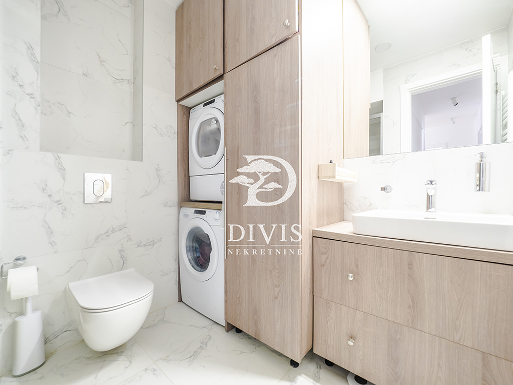 Prodajemo lux 4 0 penthaus  Južni bulevar  119m2 5