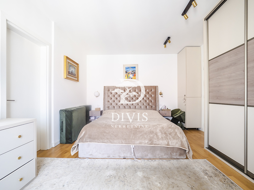 Prodajemo lux 4 0 penthaus  Južni bulevar  119m2 4