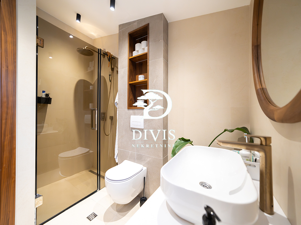 Lux renovirana kuća na Bežanijskoj kosi  260m2 5