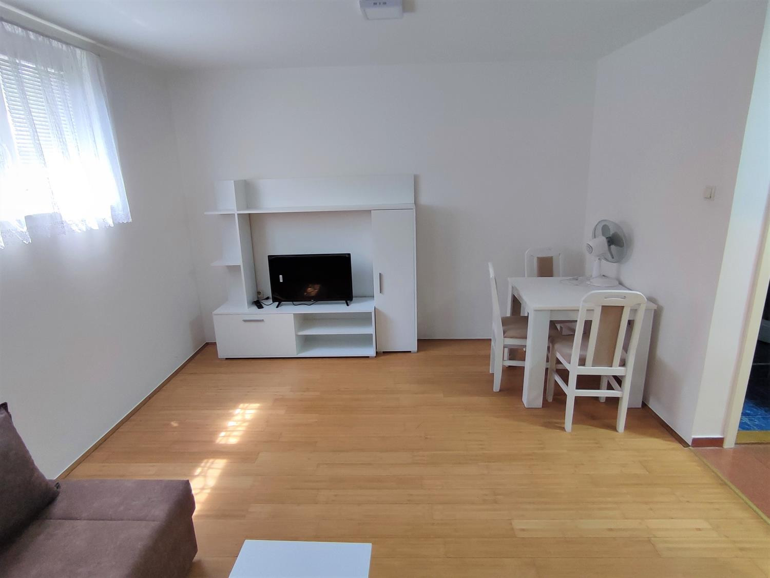 Stan,PETROVARADIN,CENTAR,kv: 26, € 200, ID: 9101641 2