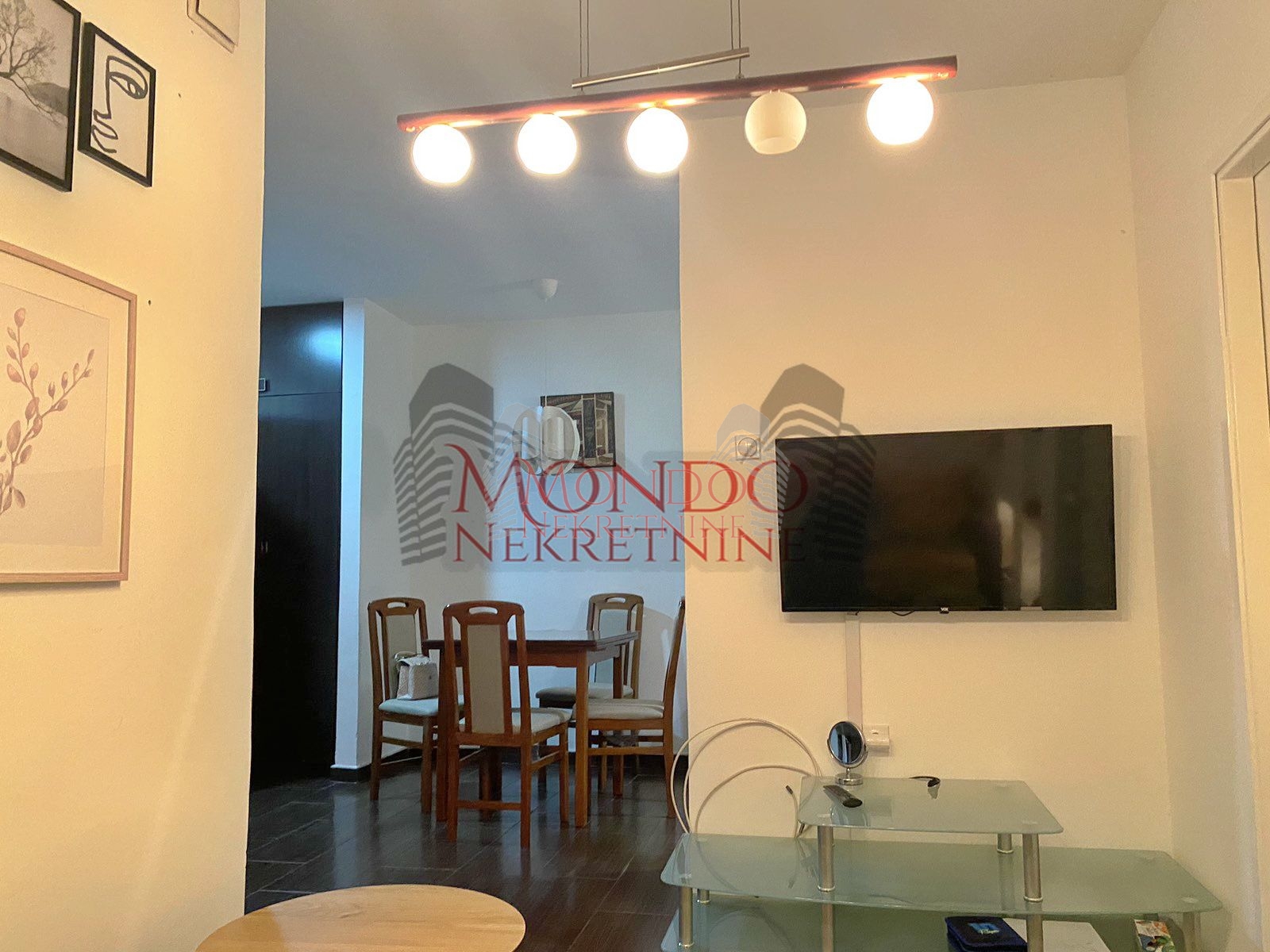 Jednoiposoban stan u Duvaništu 11