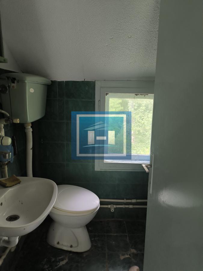 Kompletno opremljeno imanje 82 ara – dve kuće, bazen, ribnjaci, vinograd! 24