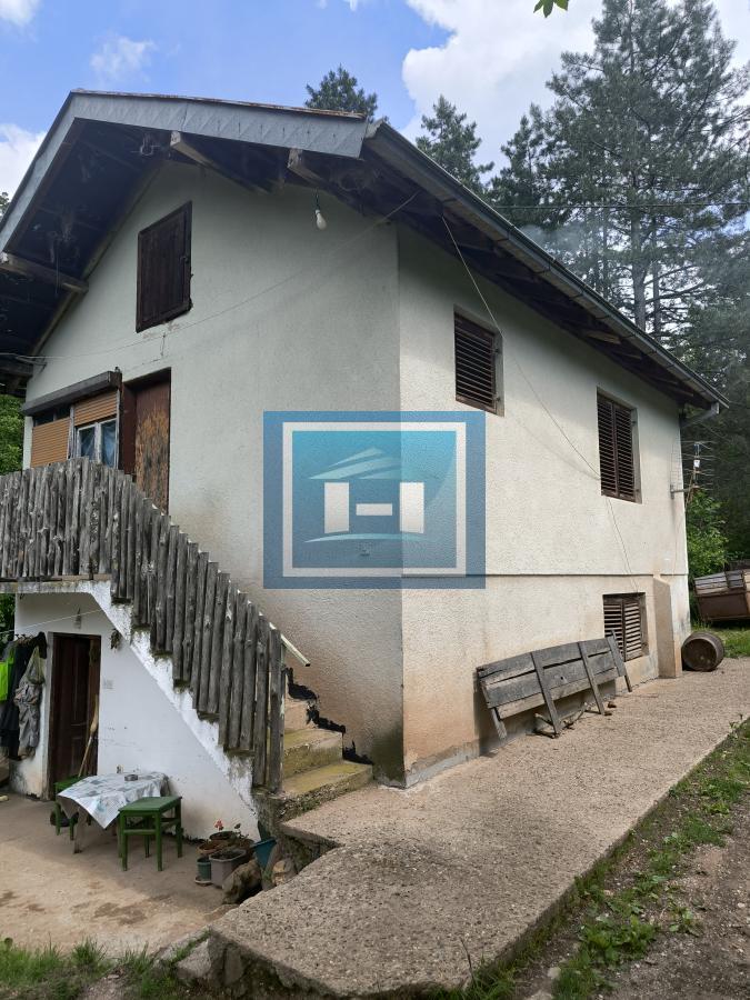 Kompletno opremljeno imanje 82 ara – dve kuće, bazen, ribnjaci, vinograd! 10