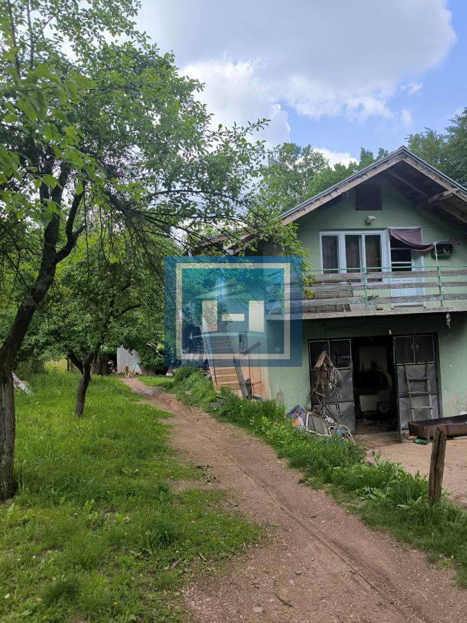 Kompletno opremljeno imanje 82 ara – dve kuće, bazen, ribnjaci, vinograd! 8