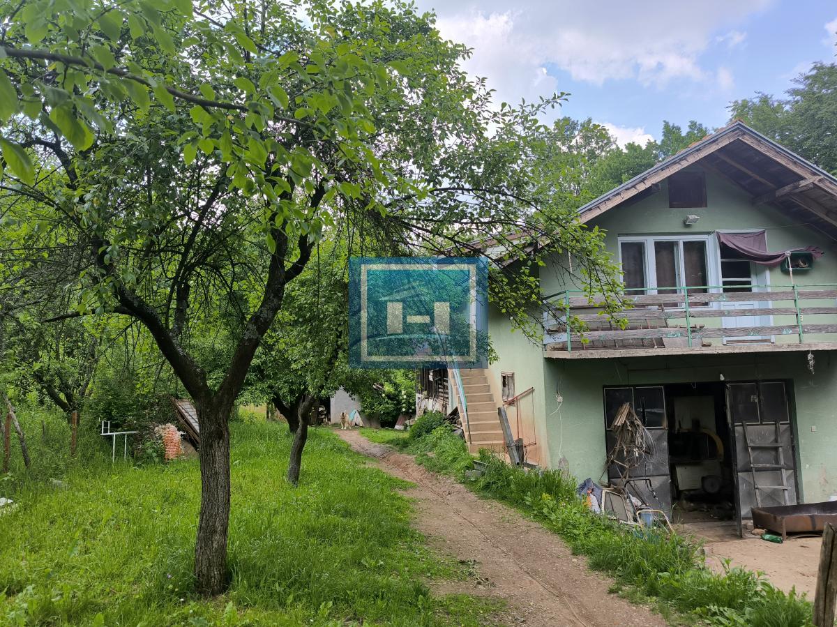 Kompletno opremljeno imanje 82 ara – dve kuće, bazen, ribnjaci, vinograd! 9