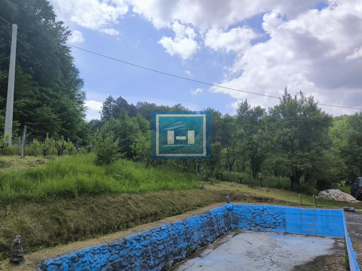 Kompletno opremljeno imanje 82 ara – dve kuće, bazen, ribnjaci, vinograd! 16