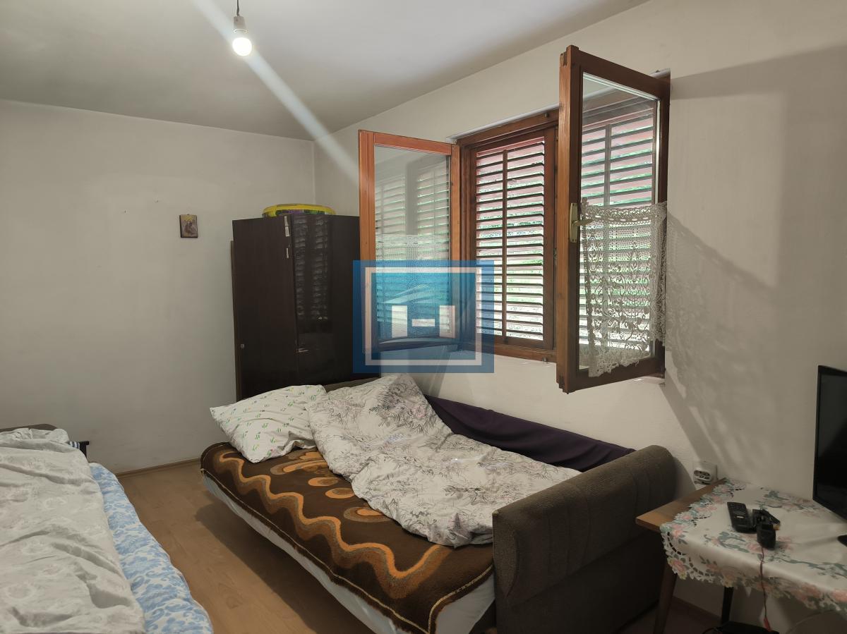 Kompletno opremljeno imanje 82 ara – dve kuće, bazen, ribnjaci, vinograd! 18