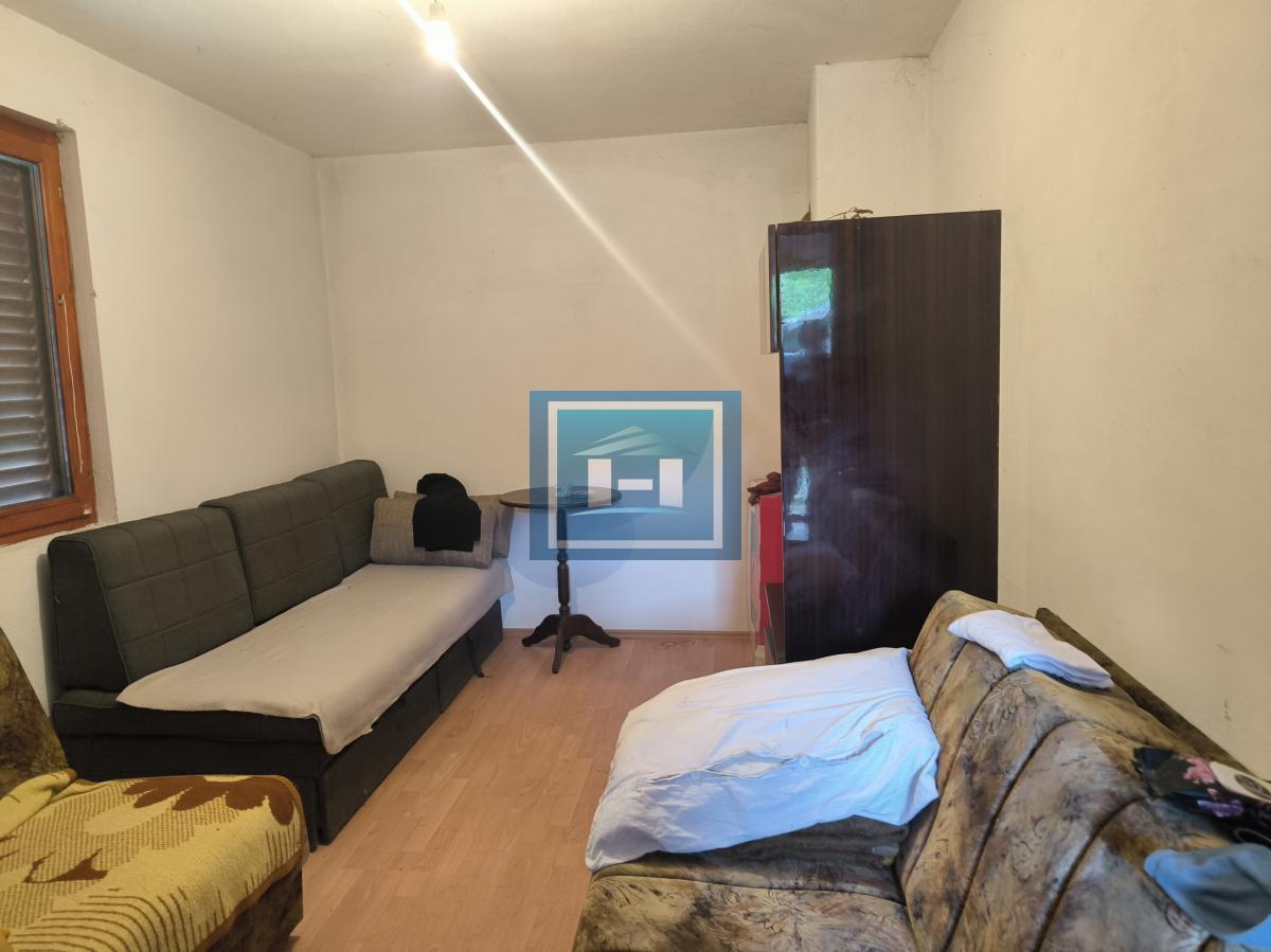 Kompletno opremljeno imanje 82 ara – dve kuće, bazen, ribnjaci, vinograd! 19