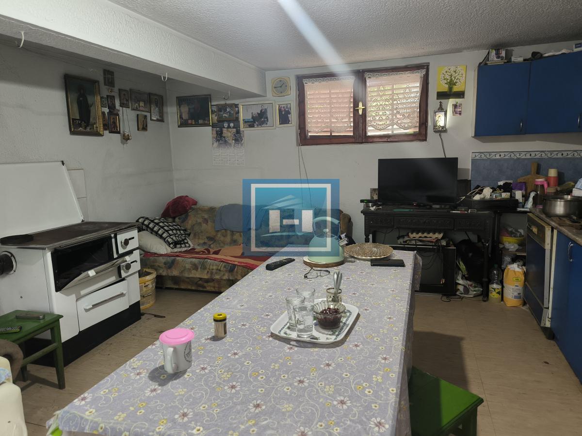 Kompletno opremljeno imanje 82 ara – dve kuće, bazen, ribnjaci, vinograd! 20