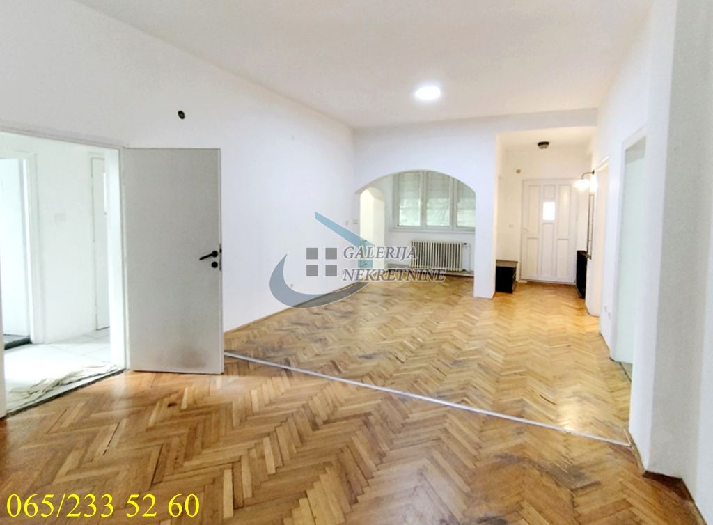 Čukarica  Banovo brdo   Lješka 106m2 1