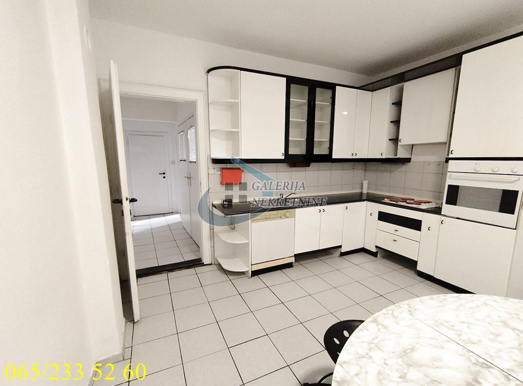 Čukarica  Banovo brdo   Lješka 106m2 5