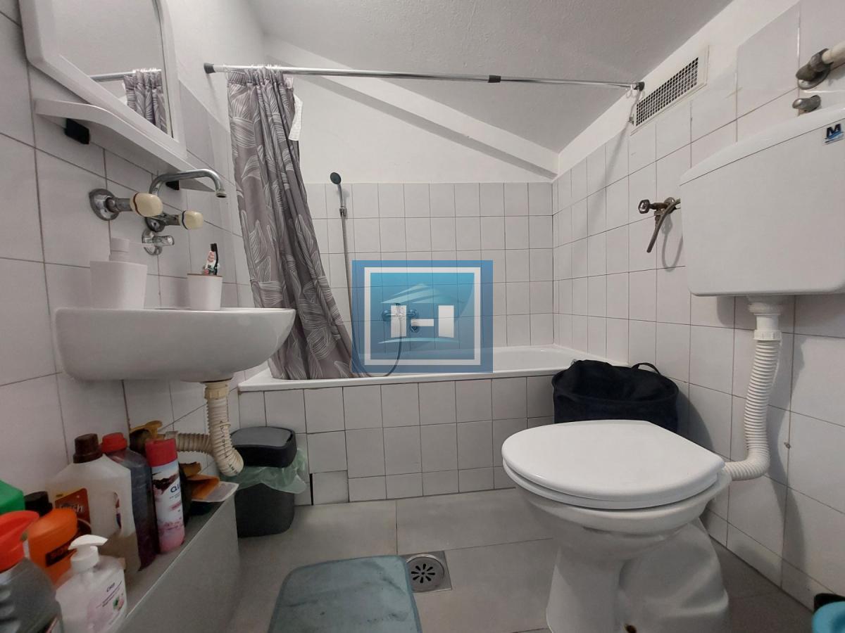 Na prodaju kompletno renoviran stan od 32 m² – idealan za moderan gradski život! 9