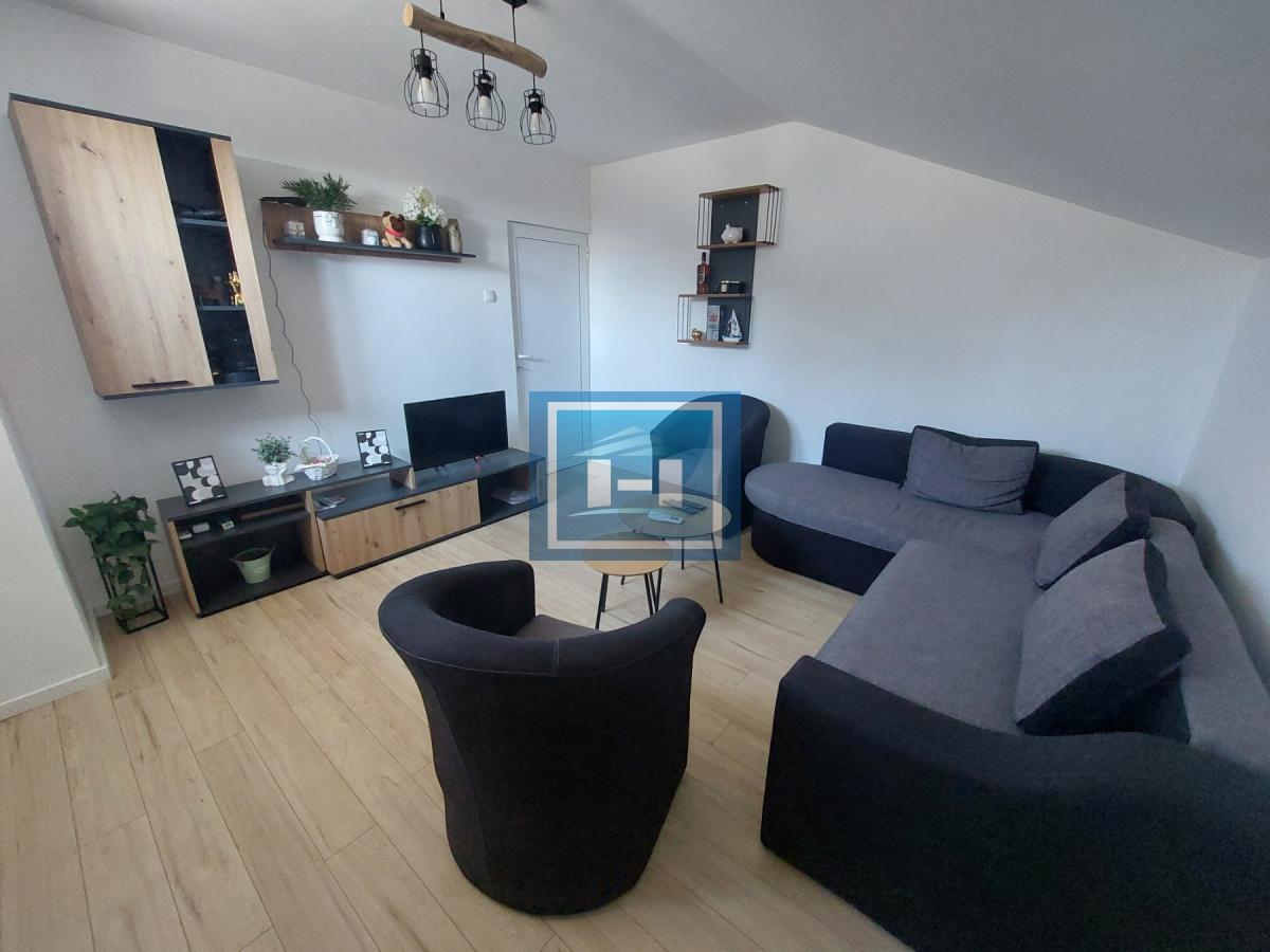 Na prodaju kompletno renoviran stan od 32 m² – idealan za moderan gradski život! 1