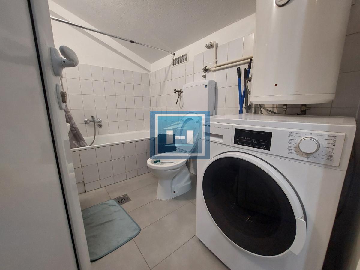 Na prodaju kompletno renoviran stan od 32 m² – idealan za moderan gradski život! 8