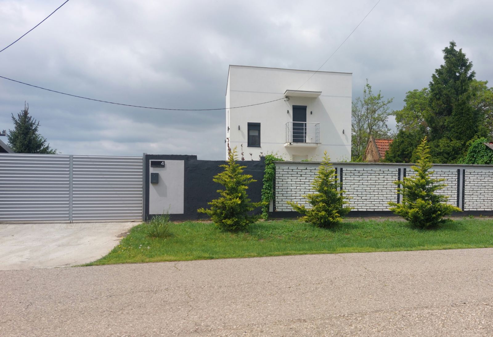 Deliblatska Peščara RAJ NA ZEMLJI   DVE KUĆE   30 ARI GRADSKOG GRADJEVINSKOG ZEMLJIŠTA 1