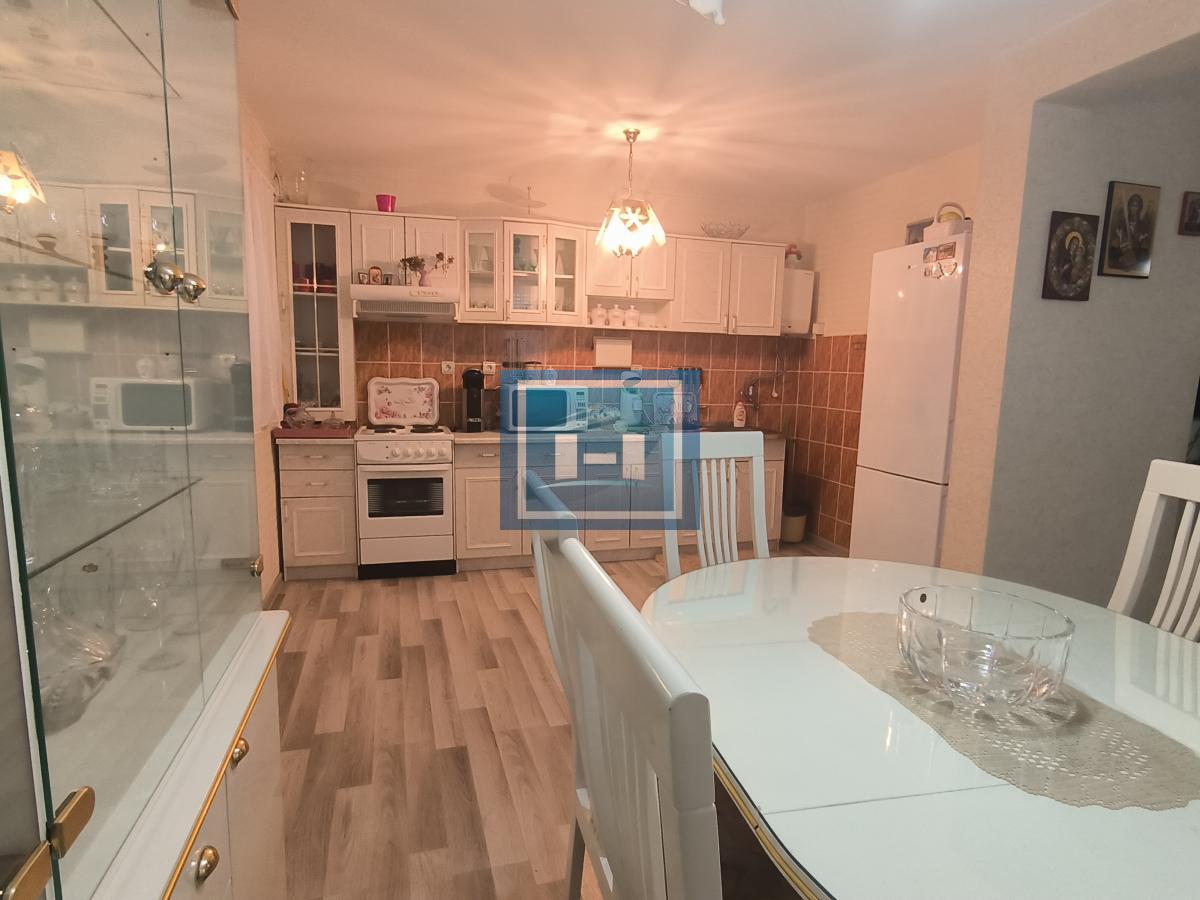 Kuća sa velikim placem u blizini škole i vrtića na prodaju ! 4