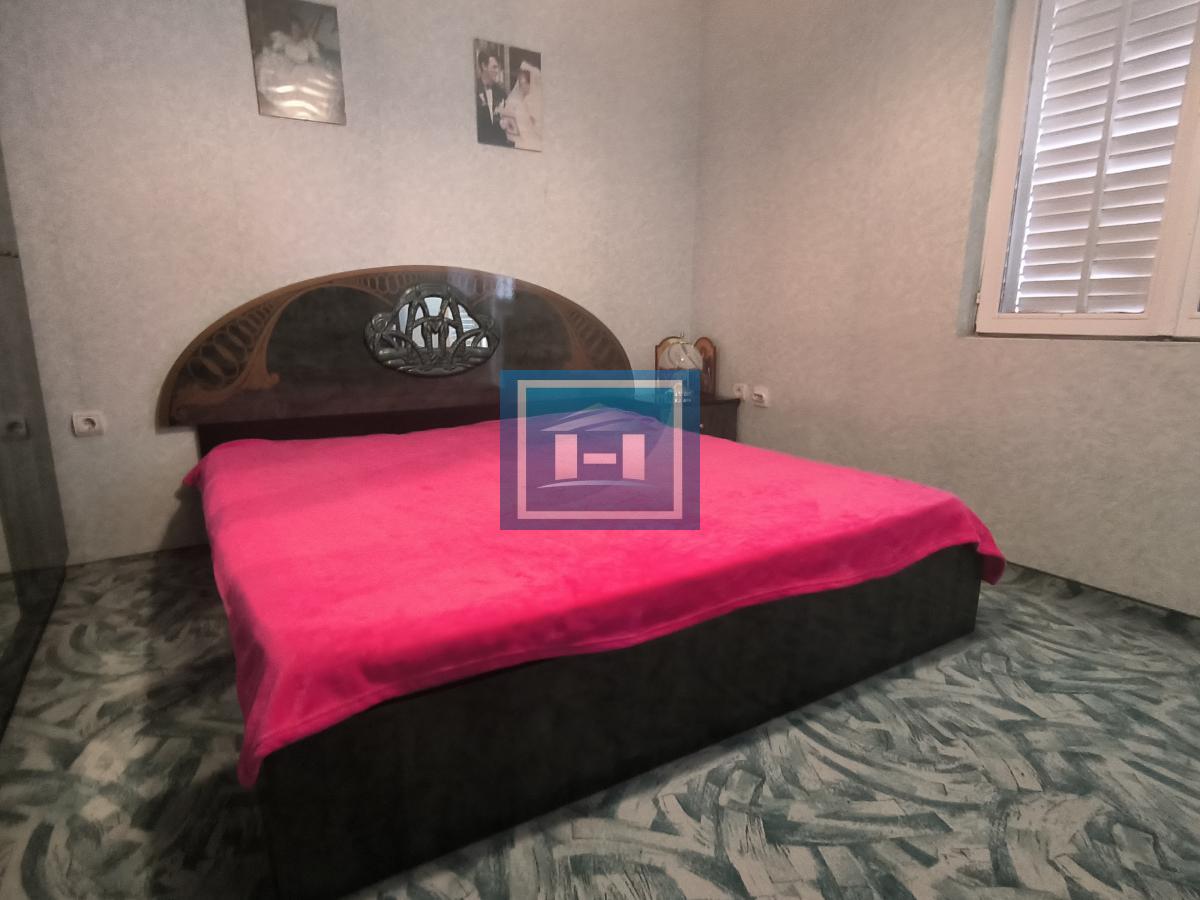 Kuća sa velikim placem u blizini škole i vrtića na prodaju ! 8