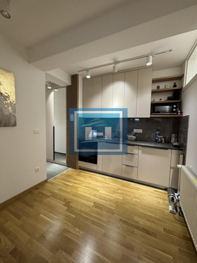 Luksuzan stan u otmenom kompleksu 10