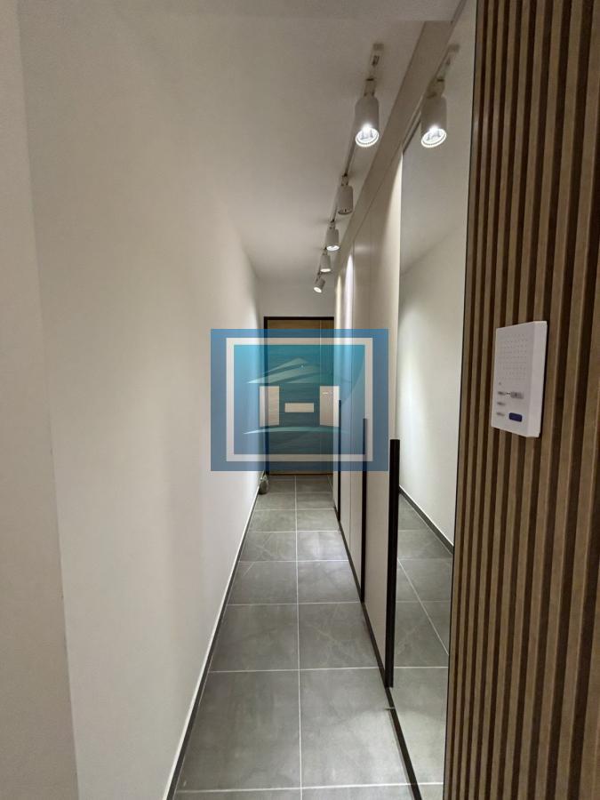 Luksuzan stan u otmenom kompleksu 13