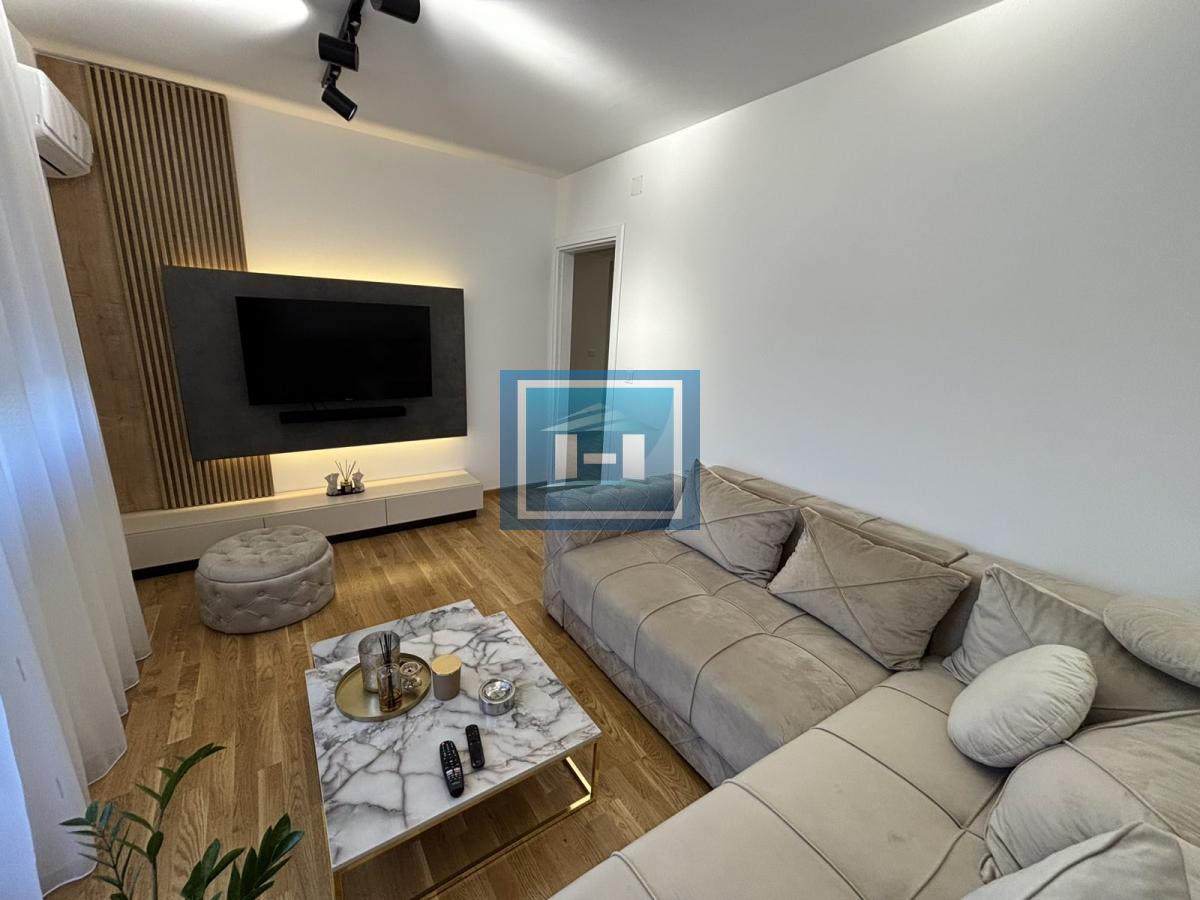 Luksuzan stan u otmenom kompleksu 8