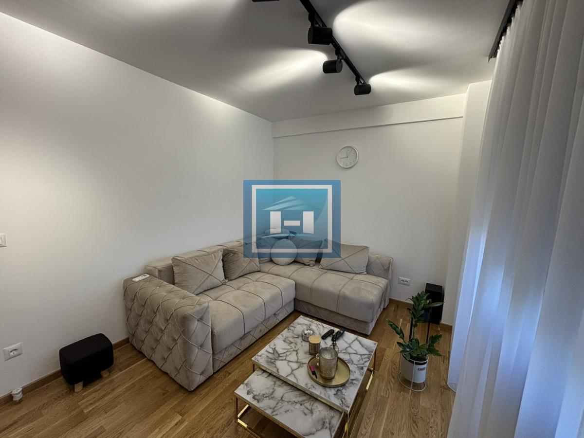 Luksuzan stan u otmenom kompleksu 17