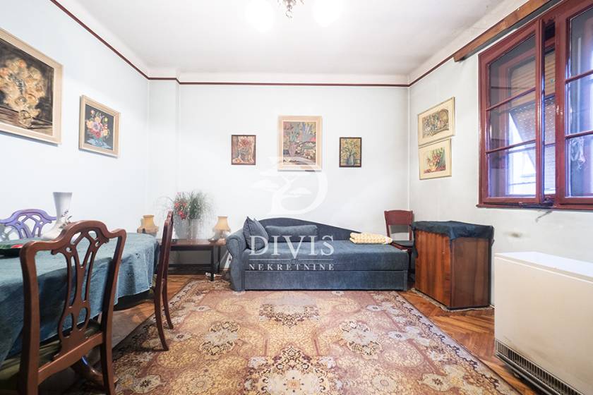 Prodajemo trosoban stan u Molerovoj ulici od 73m2  na II spratu 4