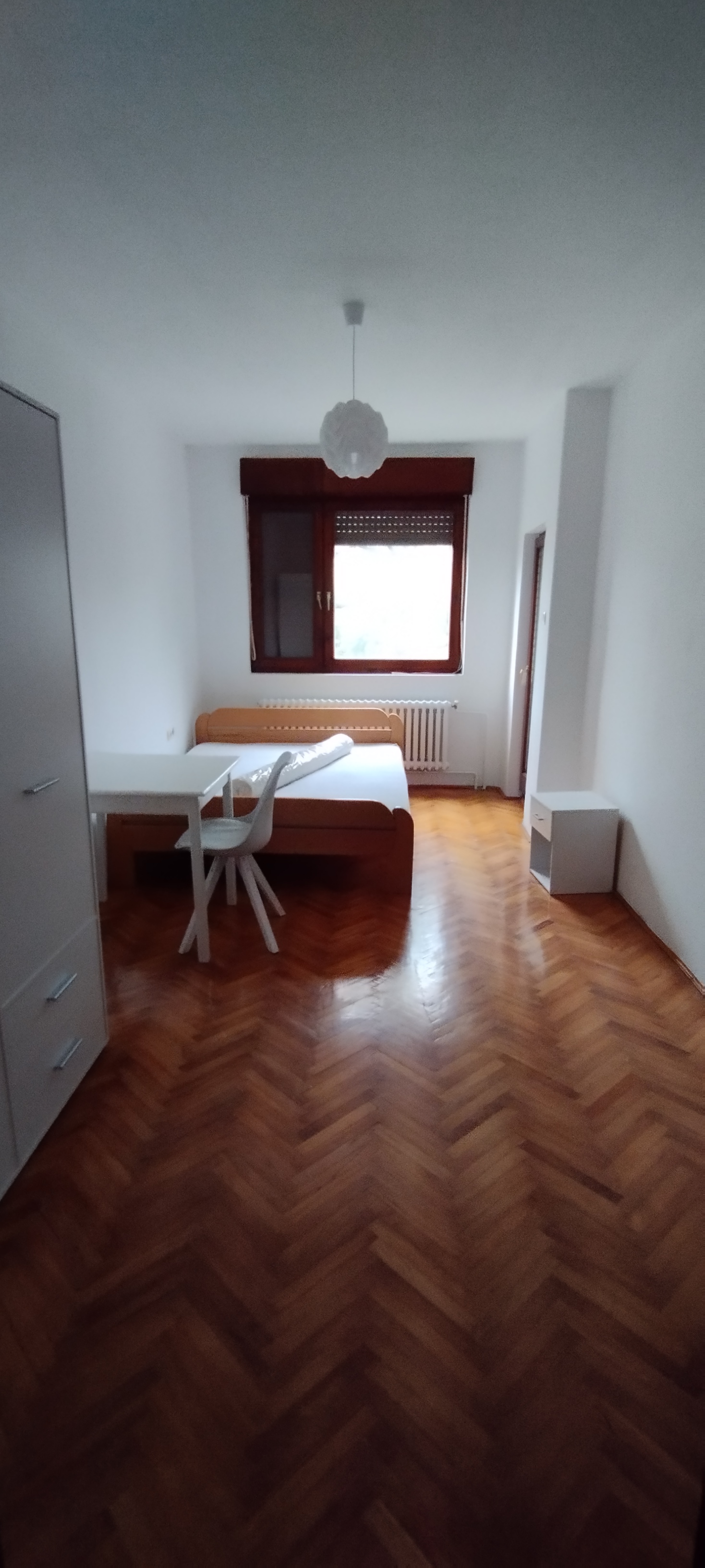 Izdajem gornji sprat kuce sa posebnim ulazom 4