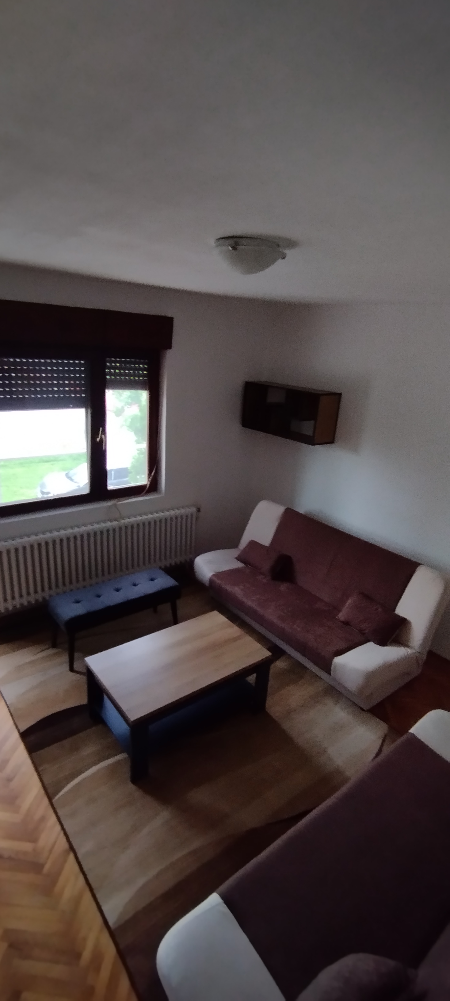 Izdajem gornji sprat kuce sa posebnim ulazom 1