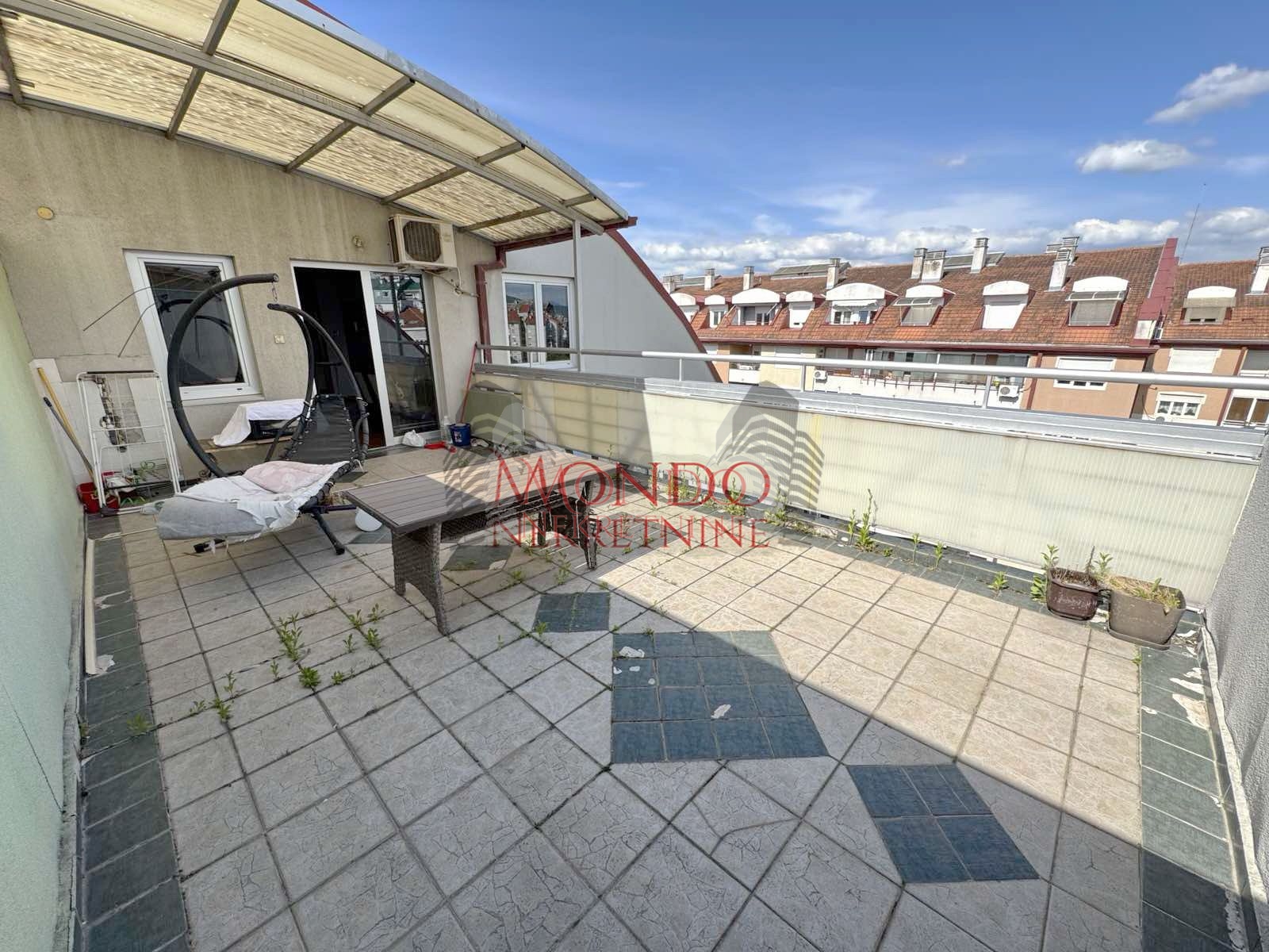 Dvosoban konforan stan u Duvanistu sa velikom terasom 12