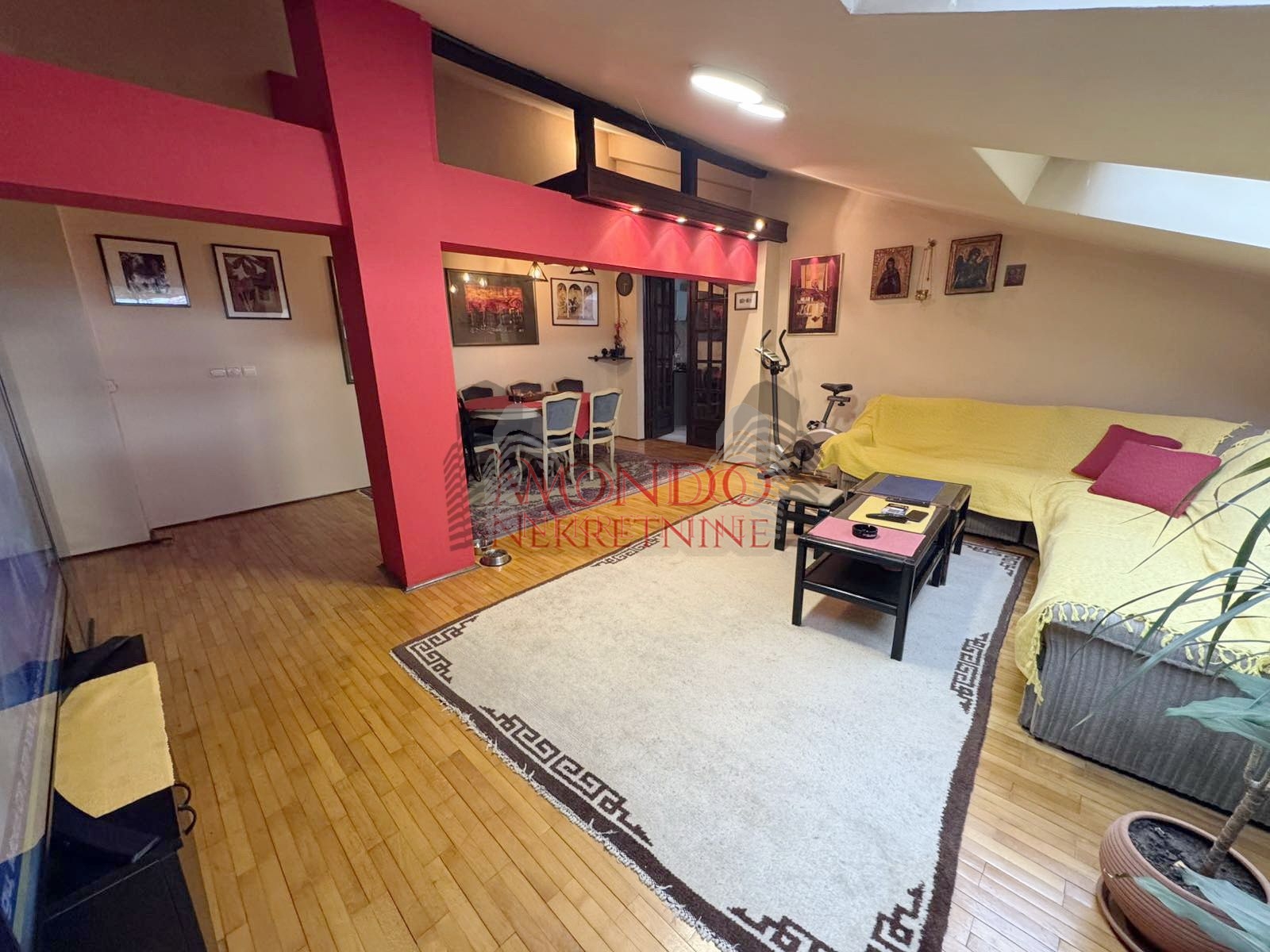 Trosoban stan na Bulevaru ul Blagoja Parovica kod Delte 3