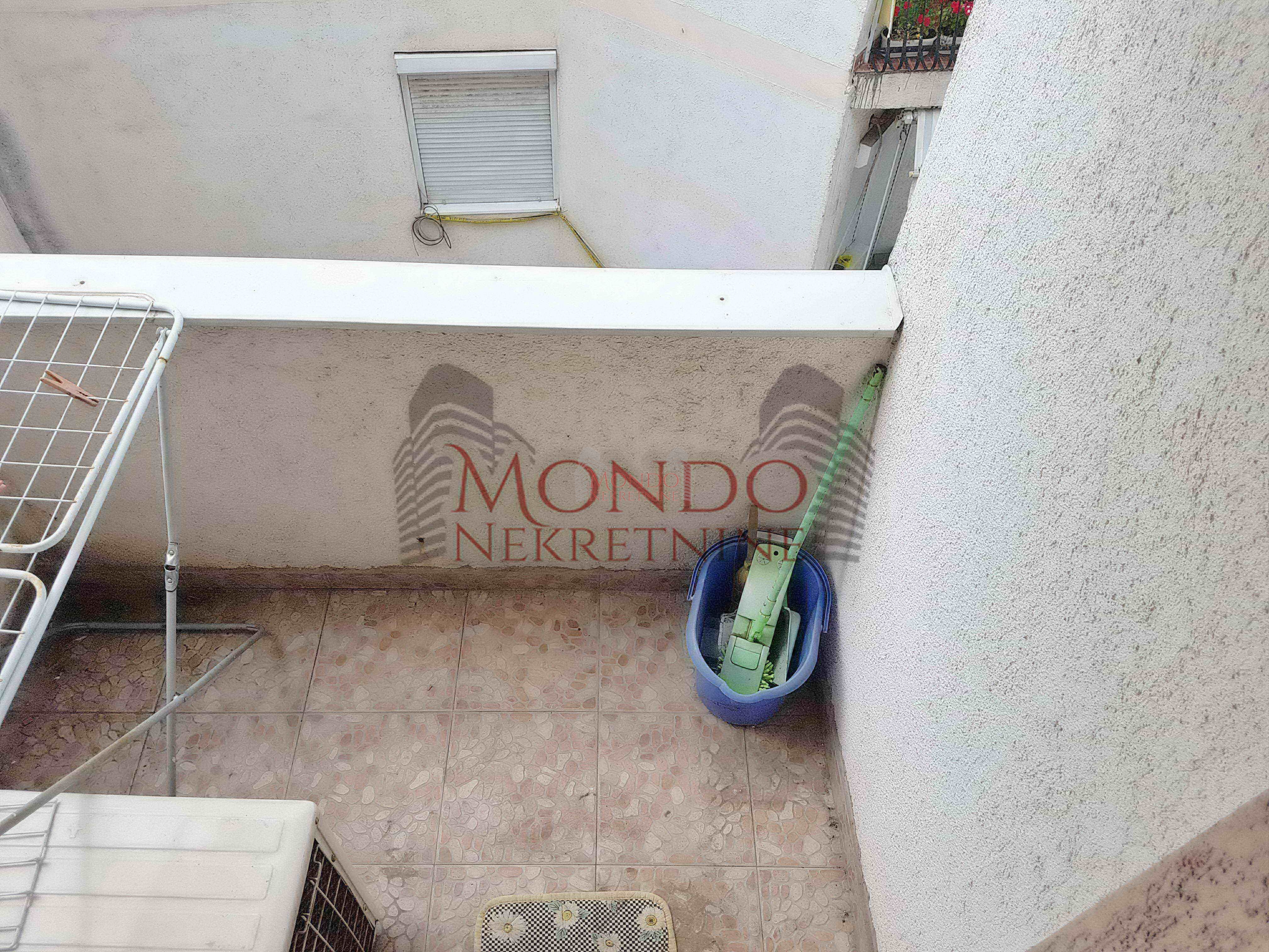 Dvosoban stan na Crvenom pevcu 10